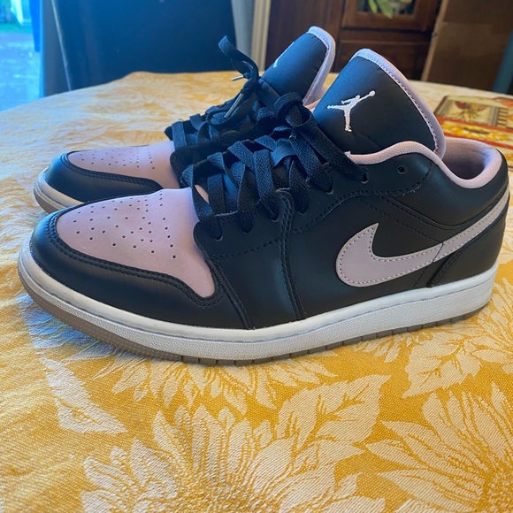 Nike Jordans - Picture 4 of 4